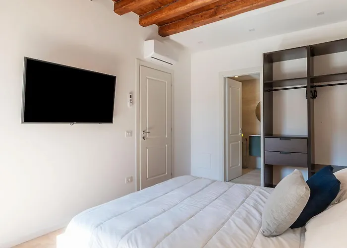 Apartamento Joivy Modern & Near The Colosseum Roma